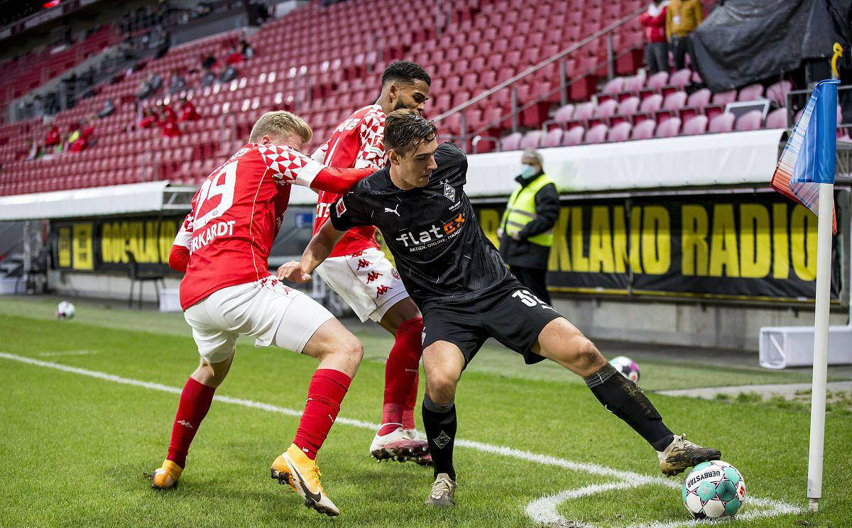 包含朗斯客场失利，跌落法国联赛中游的词条